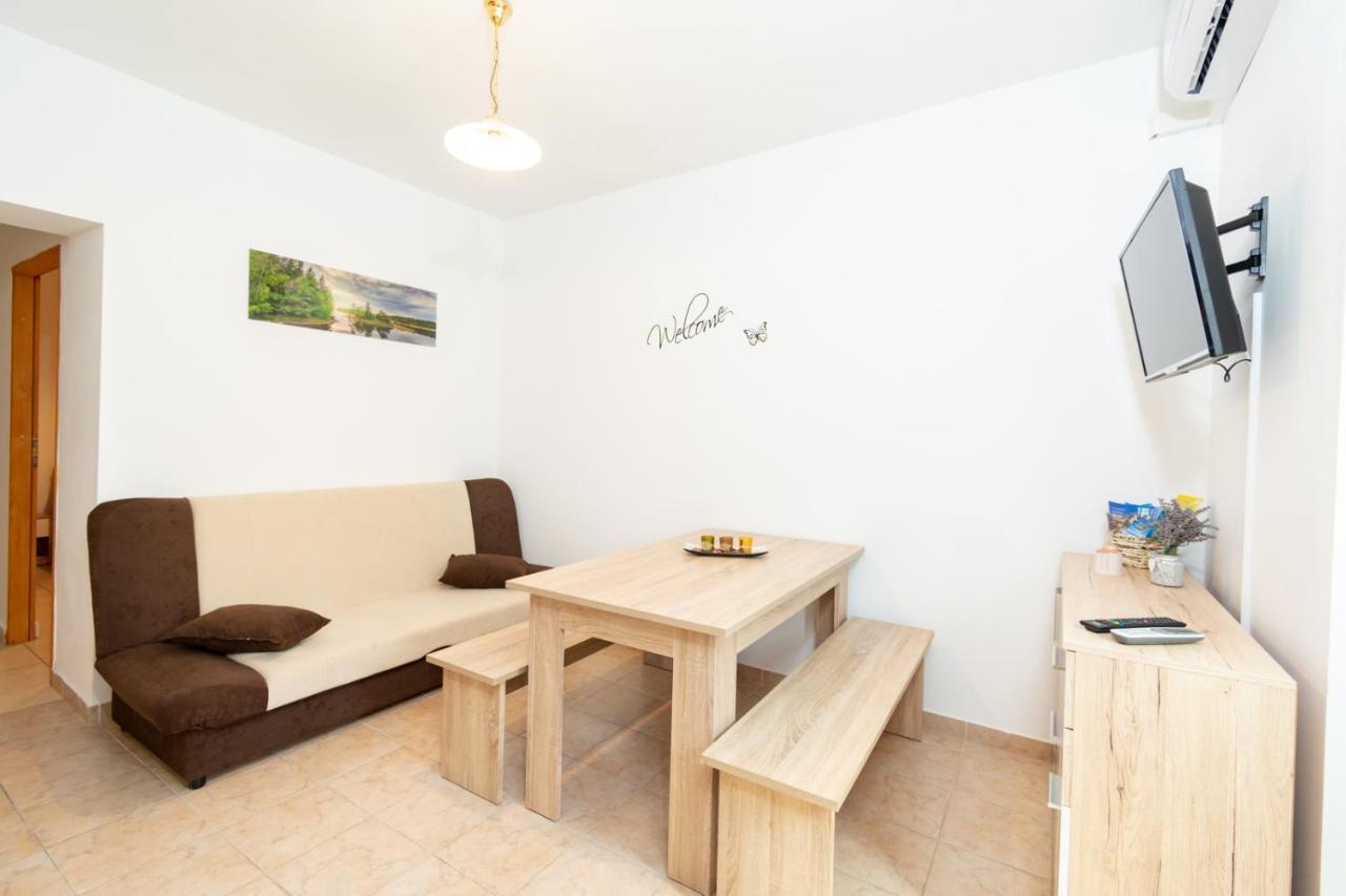 Apartmani Ajp Posedarje Esterno foto